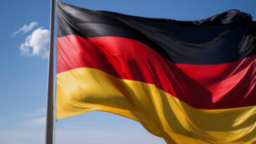 Deutsche Flagge weht im Wind